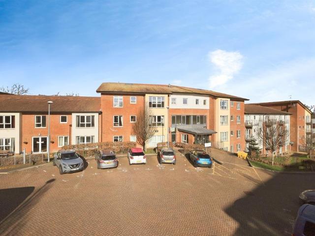 Flat for sale in Cross In Hand, East Sussex