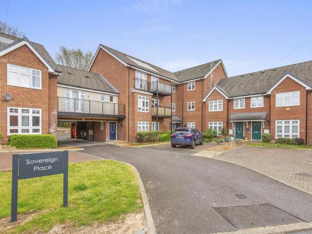 Flat for sale in Totteridge, Cressex