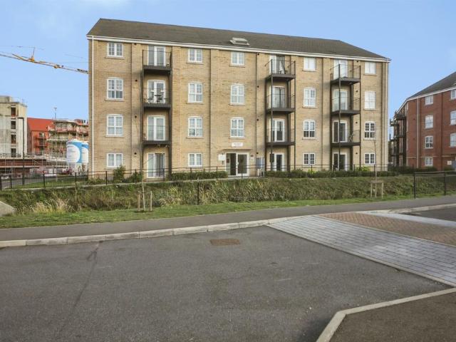 Flat for sale in Mildenhall Road Estate, West Suffolk