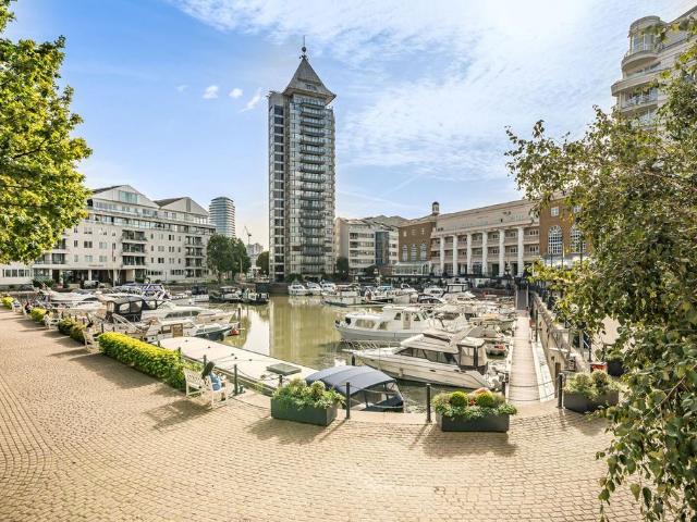 Flat for sale in Chelsea Harbour, Greater London