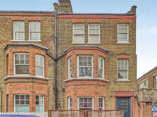Flat for sale in Nine Elms, Greater London