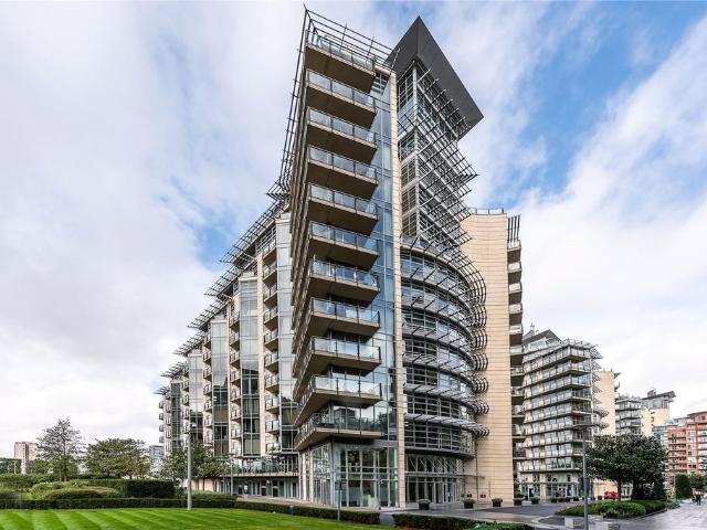 Flat for sale in Wandsworth, Greater London
