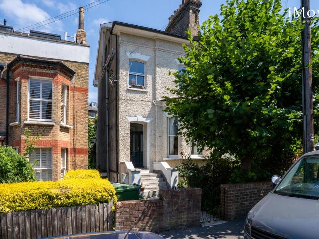 Flat for sale in Greater London