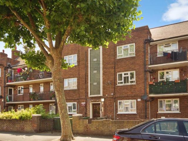 Flat for sale in Little Ilford, Greater London