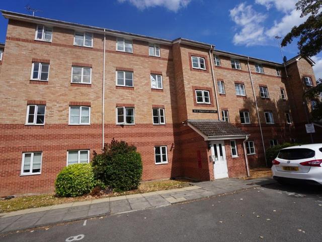 Flat for sale in Totteridge, Buckinghamshire