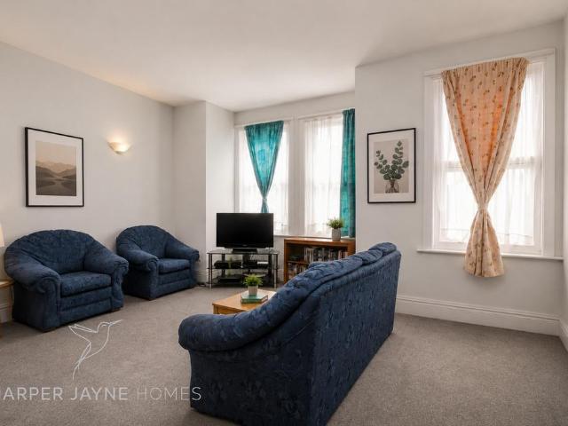 Flat for sale in London Borough of Croydon, Greater London