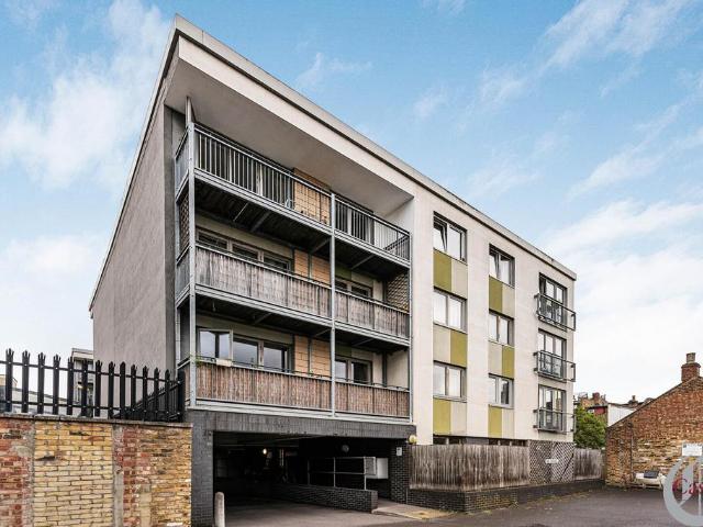 Flat for sale in Lower Clapton, Greater London
