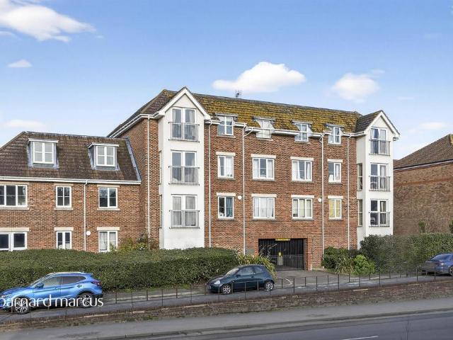 Flat for sale in Stoneleigh, Ewell