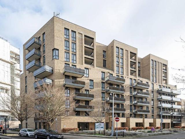Flat for sale in Bromley-by-Bow, Mile End