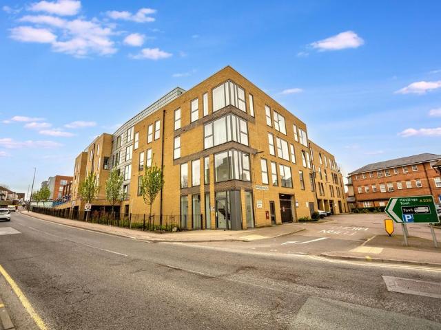 Flat for sale in Midway, Kent