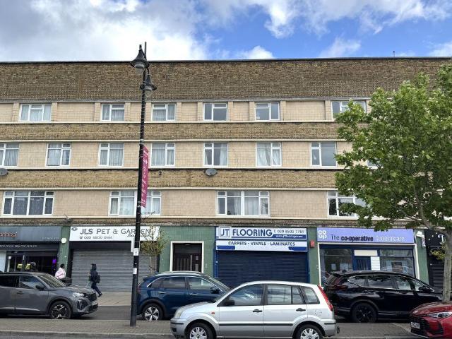 Flat for sale in Hainault, Greater London