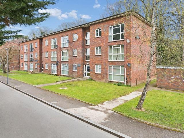 Flat for sale in Batchworth