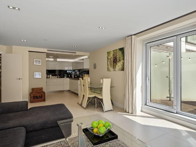 Flat for sale in Finsbury, Greater London