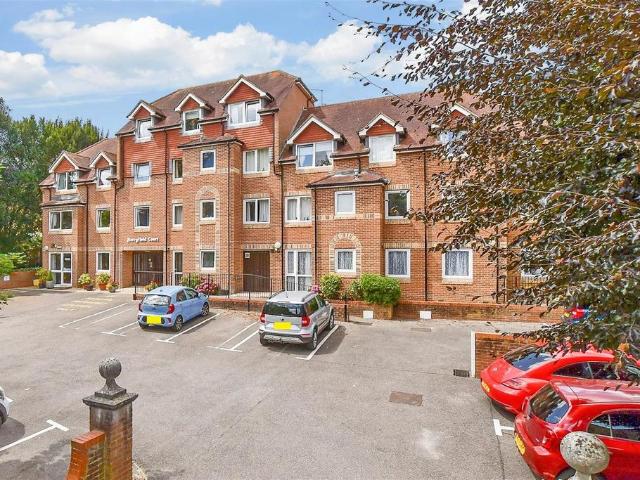 Flat for sale in Brook Street, Bourne Vale