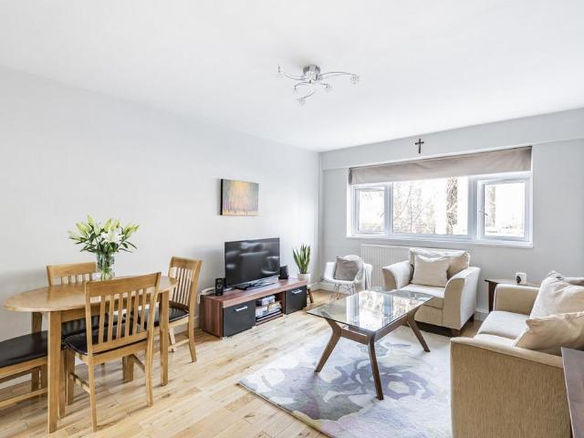Flat for sale in Kensal Town, Bayswater