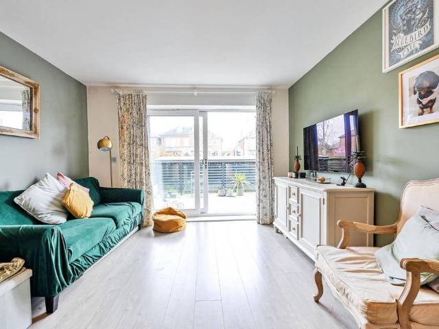 Flat for sale in Guildford Park, Westborough