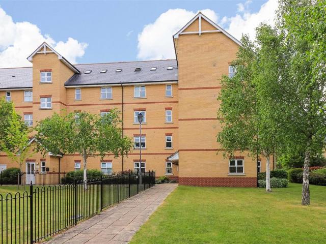 Flat for sale in Arbury, Cambridgeshire