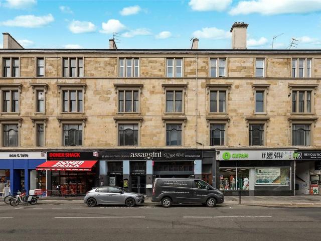 Flat for sale in Hillhead, Scotland