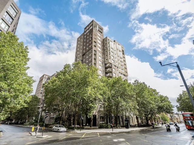 Flat for sale in Browning Estate, Greater London