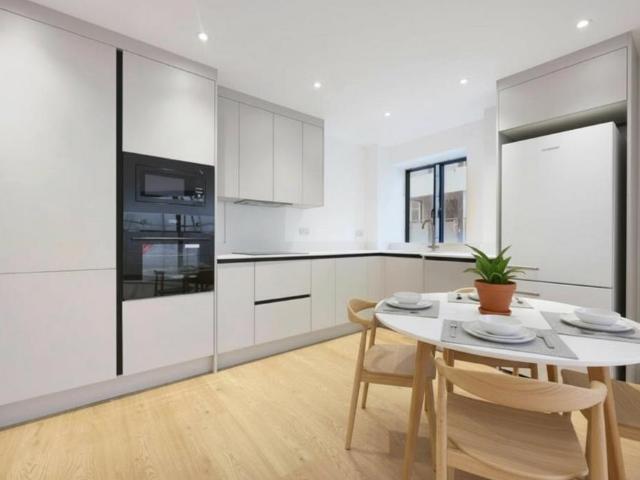Flat for sale in London Borough of Hounslow, Greater London
