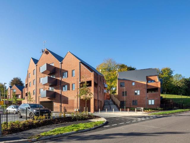 Flat for sale in Sleepers' Hill, Hampshire