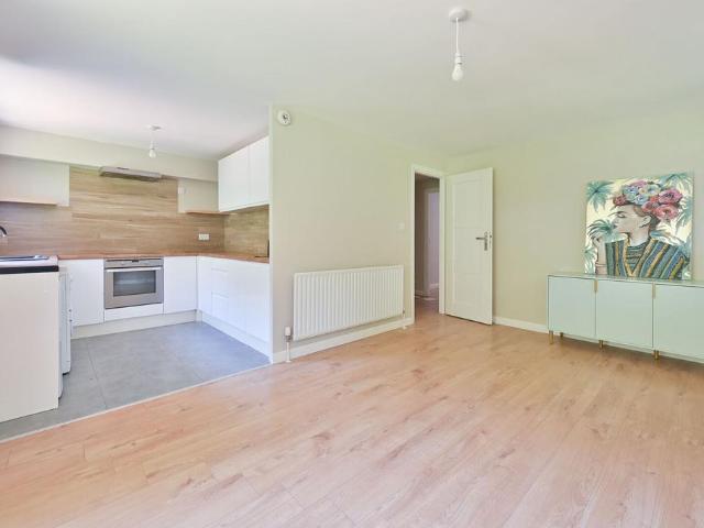 Flat for sale in Woodhall Farm, Pouchen End