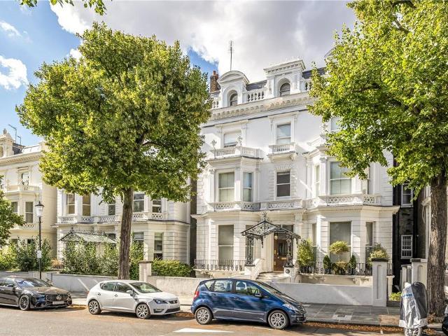Flat for sale in Royal Borough of Kensington and Chelsea, Greater London