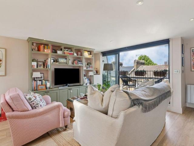 Flat for sale in London Borough of Hammersmith and Fulham, Greater London
