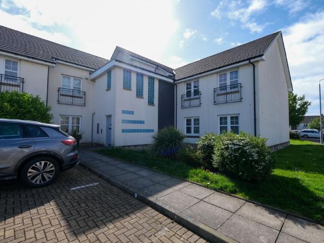 Flat for sale in Irvine, Scotland