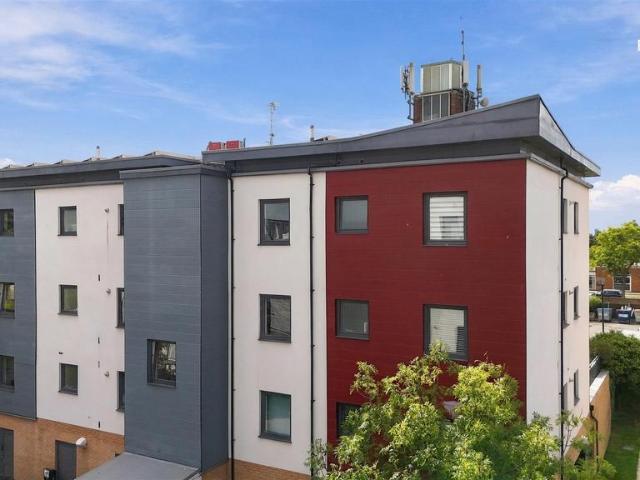 Flat for sale in Chingford Green, Greater London