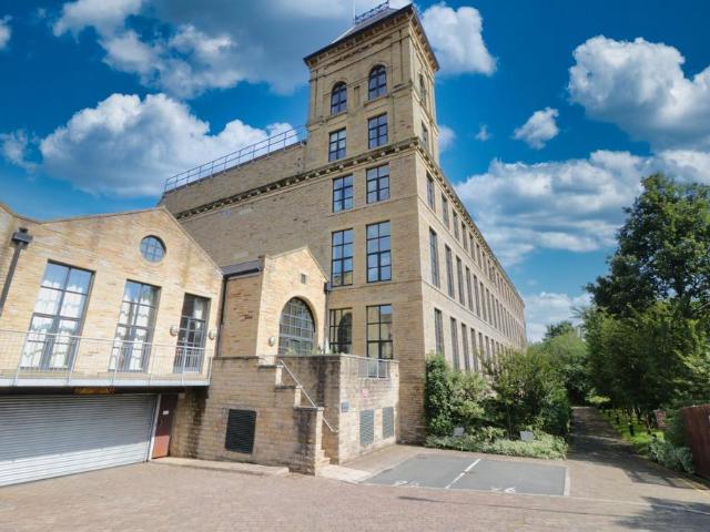 Flat for sale in Apperley Bridge, Isle Of Man