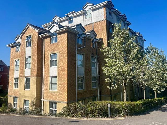 Flat for sale in West Cliff, Bournemouth