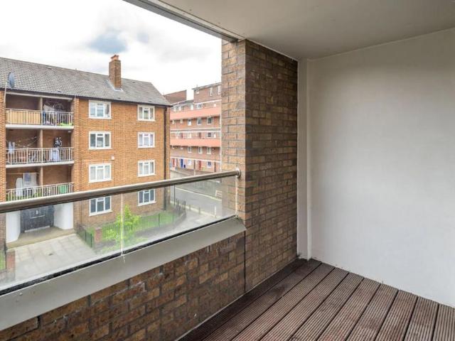 Flat for sale in Bermondsey, Greater London