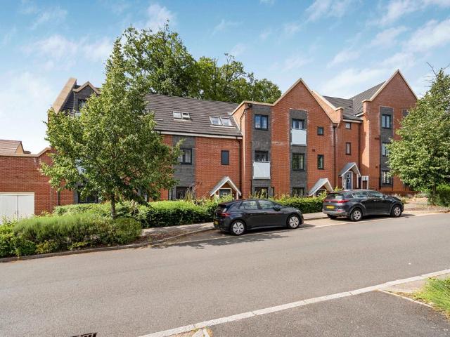 Flat for sale in Daws Hill, Cressex