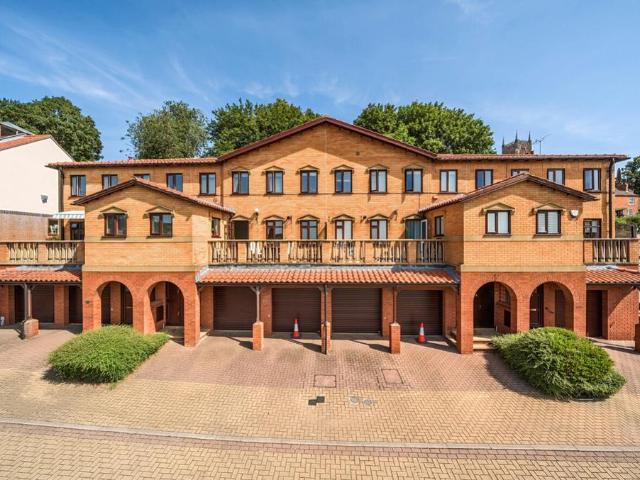 Flat for sale in New Boultham, Brayford