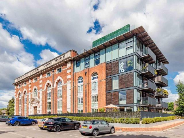 Flat for sale in London Borough of Hammersmith and Fulham, Greater London