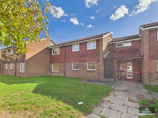 Flat for sale in Bewbush, Crawley
