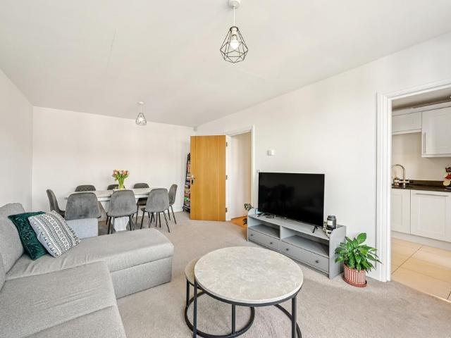 Flat for sale in London Borough of Ealing, Hanwell