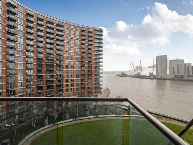 Flat for sale in Blackwall, Greater London