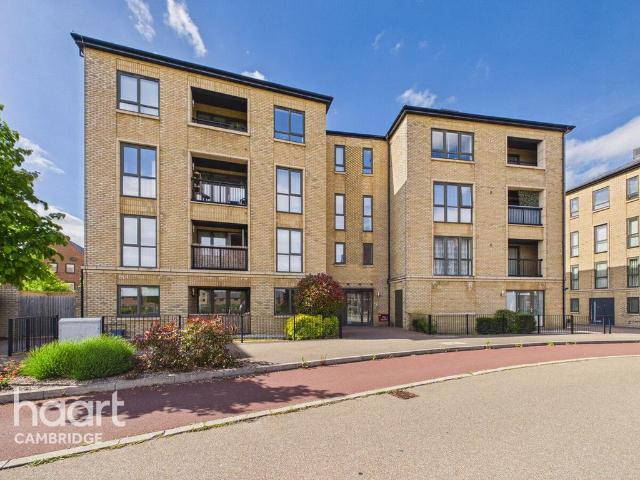Flat for sale in Arbury, Cambridgeshire