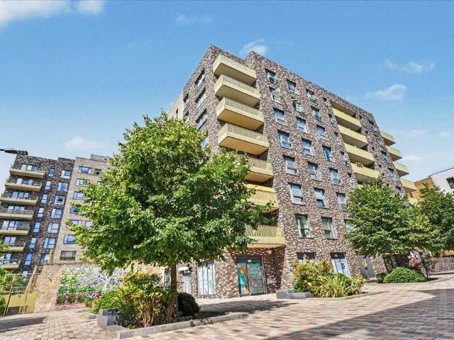 Flat for sale in London Borough of Ealing, Greater London