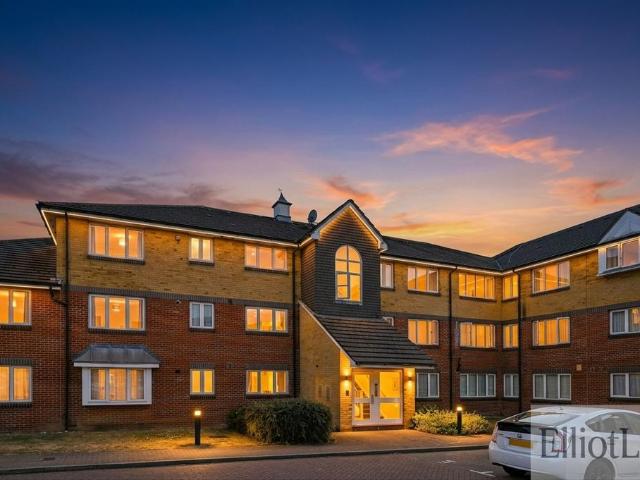 Flat for sale in London Borough of Harrow, Greater London