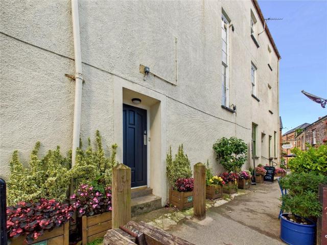 Flat for sale in Tenby, Pembrokeshire