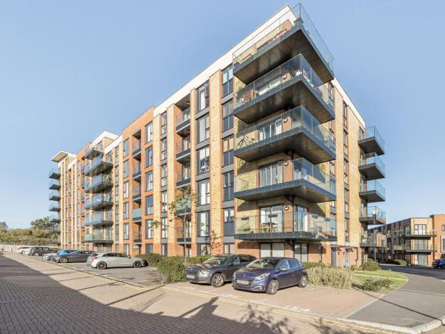 Flat for sale in Newtown, Reading