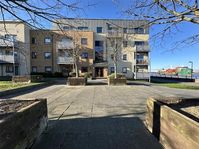 Flat for sale in Swanscombe and Greenhithe, Monks Orchard