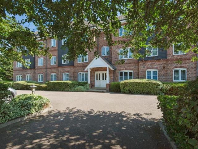 Flat for sale in King's Walden, Hertfordshire
