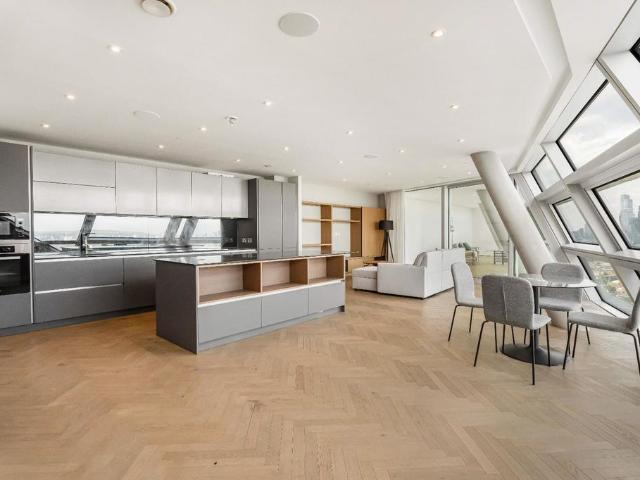 Flat for sale in Elephant and Castle, Greater London