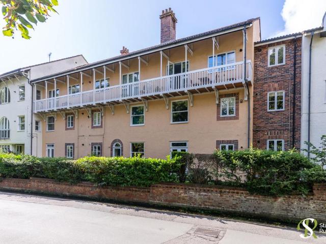 Flat for sale in Knutsford