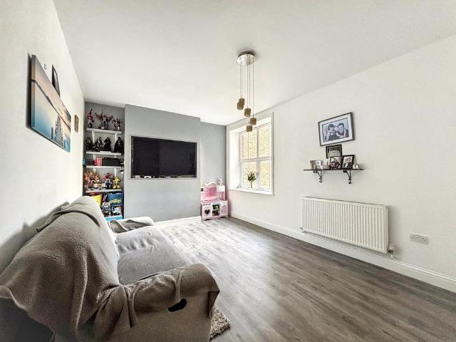 Flat for sale in Central, Heathlands