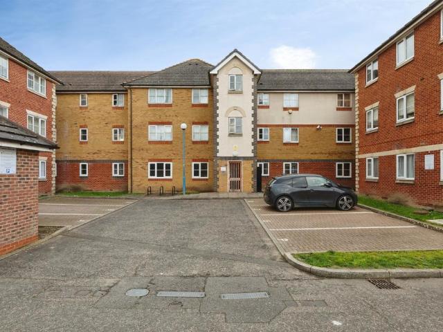 Flat for sale in Barking Riverside, Greater London